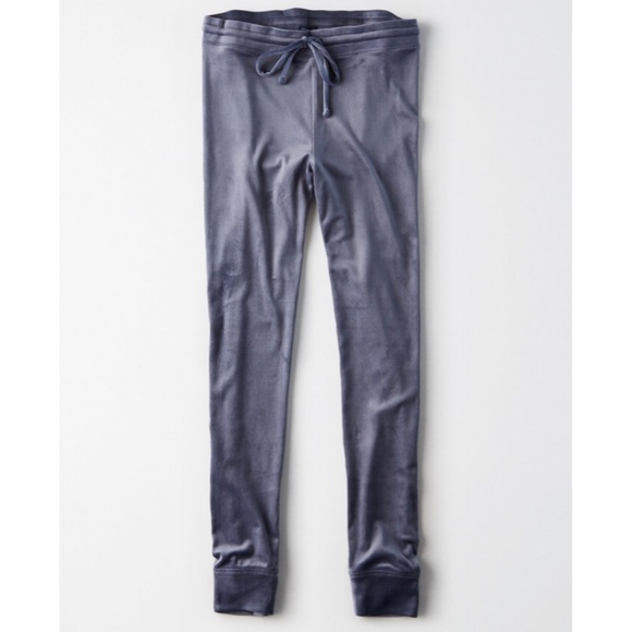 American Eagle Outfitters Pants - BOGO FREE American Eagle Velour Sweatpants